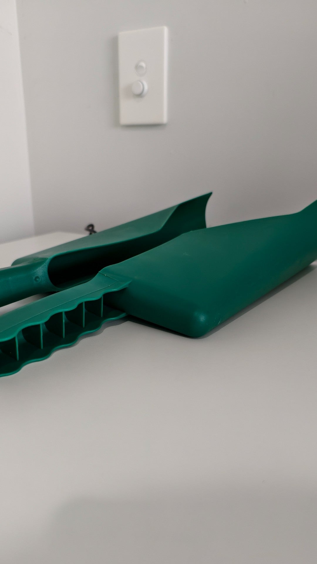 Small Scoop, Big Difference – Clean Gutters Without the Mess